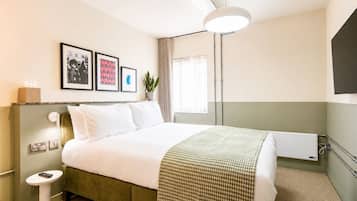 In-room safe, laptop workspace, iron/ironing board, free WiFi