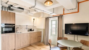 Deluxe Apartment | Private kitchen | Full-size fridge, microwave, oven, dishwasher