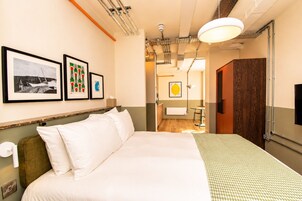 In-room safe, laptop workspace, iron/ironing board, free WiFi