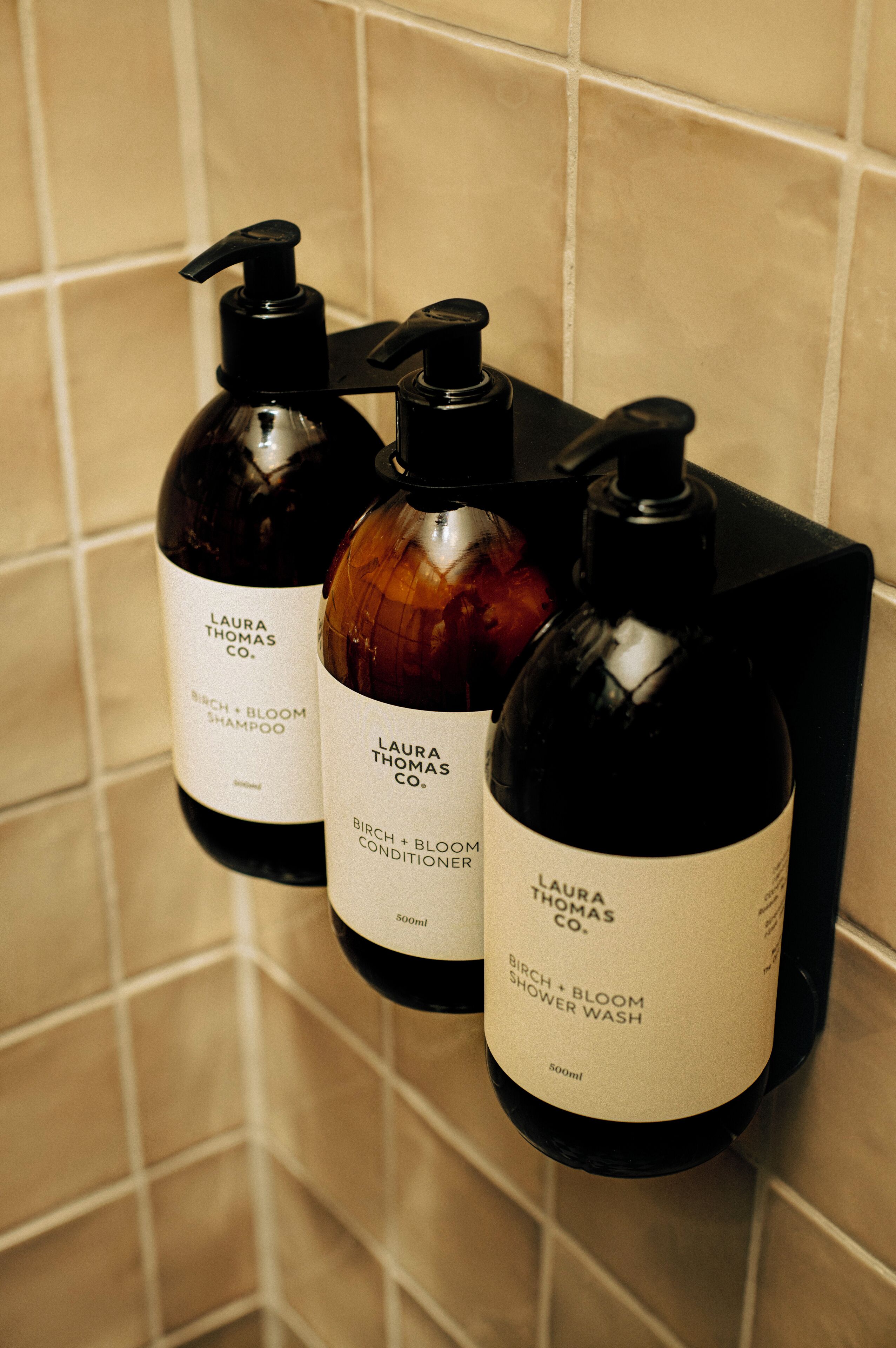 Appartement Supérieur | Salle de bain | Douche, sèche-cheveux, serviettes fournies, savon
