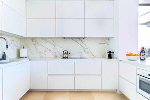 Private kitchen - Modern 4+ bedroom villa with private pool in Marbella.  Sleeps 8, walk to beach. (Marbella)