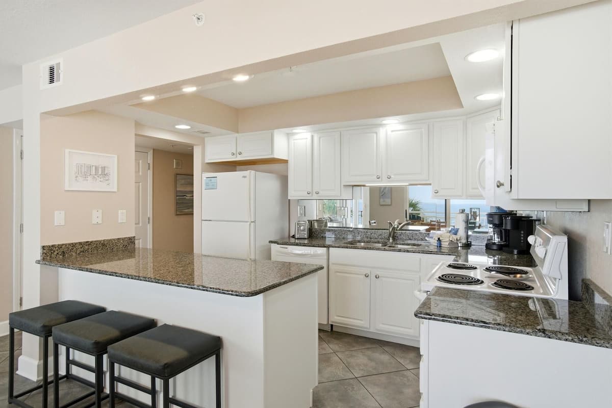 Condo, 1 King Bed with Sofa bed (SeaSpray West 303-Gulf Front) | Private kitchen