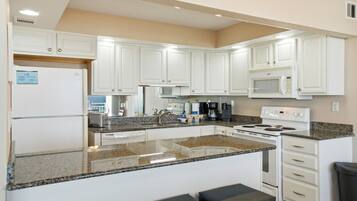 Condo, 1 King Bed with Sofa bed (SeaSpray West 303-Gulf Front) | Private kitchen