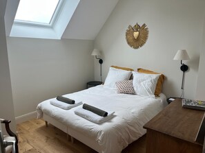 3 quartos, ferros/tábuas de passar roupa, Wi-Fi, roupa de cama