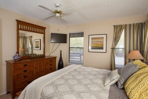 1 bedroom, iron/ironing board, WiFi, bed sheets - Cozy 1-bedroom condo, in soothing Tucson with fitness room, pools & trails (Tucson)