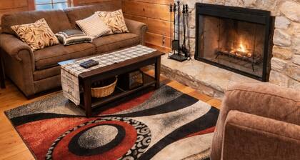 Relaxing Cabin with Lake Access, Firepit, Deck & Fully Stocked Kitchen