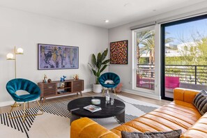 Smart TV - Cody Place Luxe – Modern Palm Springs Retreat (Palm Springs)