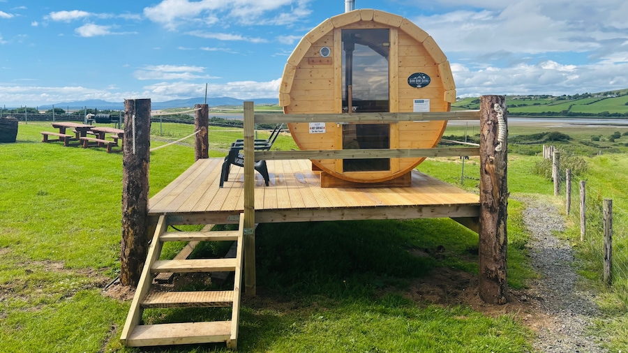 The Dozy Donkey Shepherd Hut & Sauna Farm Stay