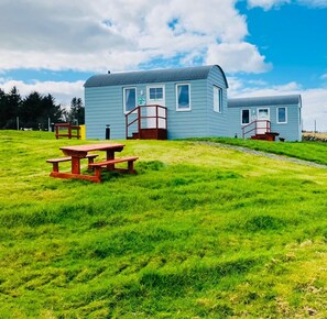 Exterior - The Dozy Donkey Shepherd Hut Campview Farm Stay (Ballyshannon)