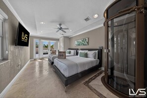 4 bedrooms, desk, iron/ironing board, travel cot - LVS Aurea Walk to Las Olas, Heated Pool, Spacious 9-Bed (Fort Lauderdale)