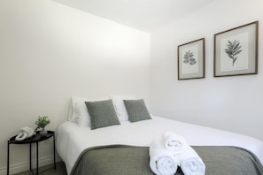 WiFi, bed sheets