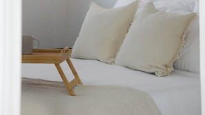 Room - Comfort by the Aylmer Lake | Evasion du Douze59 (Beaulac-Garthby)