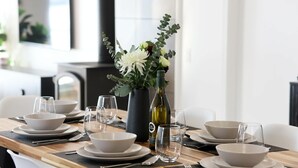 Dining - Comfort by the Aylmer Lake | Evasion du Douze59 (Beaulac-Garthby)
