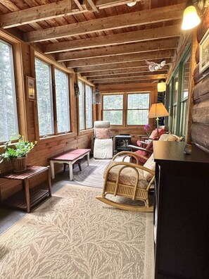 TV - Classic Maine 2BR Cabin in Center of MDI! Pet Friendly [Birdsong] (Mount Desert)
