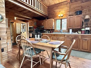 Dining - Classic Maine 2BR Cabin in Center of MDI! Pet Friendly [Birdsong] (Mount Desert)
