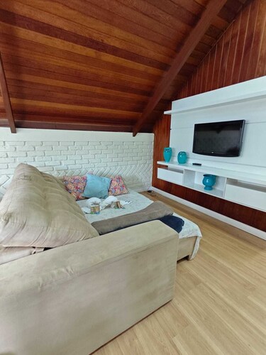 Chalet Deruci, with a cozy hot tub.