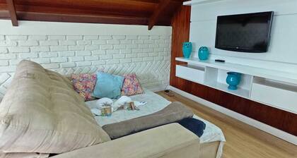 Chalet Deruci, with a cozy hot tub.