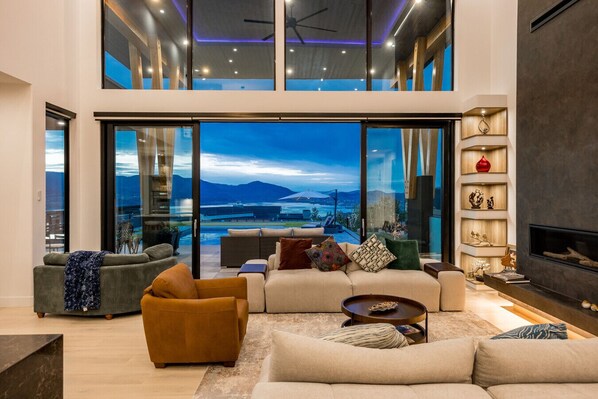 TV, fireplace, stereo