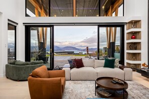 TV, fireplace, stereo