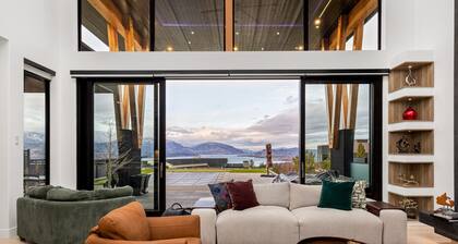 Kelowna Retreat | Pool, Views, 5 ensuites