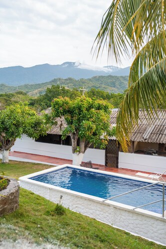 Private 2-bedroom farmhouse in Santa Marta with stunning views.