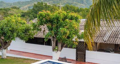 Private 2-bedroom farmhouse in Santa Marta with stunning views.