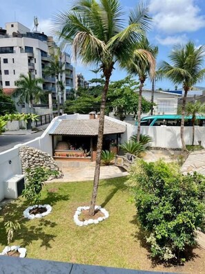 المنطقة المحيطة بالمنشأة