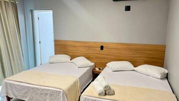Kamar Quadruple Deluks, pemandangan kolam renang | Wi-Fi gratis