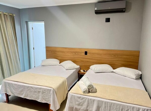Deluxe Quadruple Room, Pool View - Santa Rita Pousada (Guarujá)
