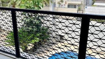 Camera familiare, balcone, vista piscina | Wi-Fi gratuito