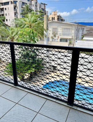 Camera familiare, balcone, vista piscina | Wi-Fi gratuito