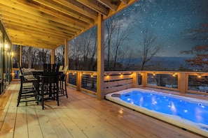 Outdoor dining - BRAND NEW Lux Cabin - Pickleball, Swim Spa + Views (Sevierville)
