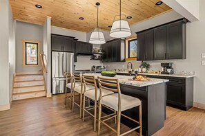 Microwave, oven, stovetop, dishwasher - BRAND NEW Lux Cabin - Pickleball, Swim Spa + Views (Sevierville)