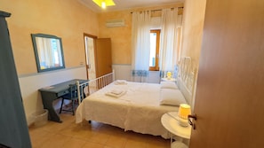 1 dormitorio, escritorio, wifi gratis y ropa de cama