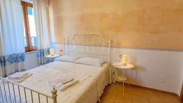1 slaapkamer, een bureau, gratis wifi, beddengoed