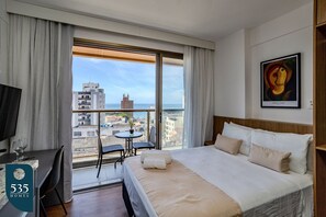 1 bedroom, iron/ironing board, Internet, bed sheets - Wake up in Studio in Barra near the mall (Salvador)
