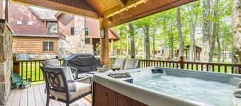 Spacious 5-bedroom house in serene McHenry with Hot Tub  and Pet Friendly