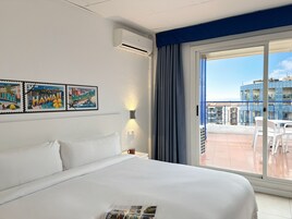 Habitación doble superior, vistas al mar | Caja fuerte, cortinas opacas, wifi gratis y ropa de cama