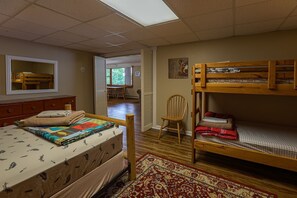 3 bedrooms, iron/ironing board, free WiFi, bed sheets