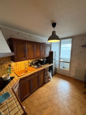 Private kitchen. T4 35 min walk from Saint Pierre des Corps train station