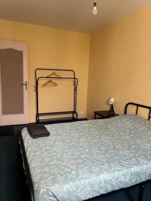 3 chambres, fer et planche à repasser, Wi-Fi, draps fournis