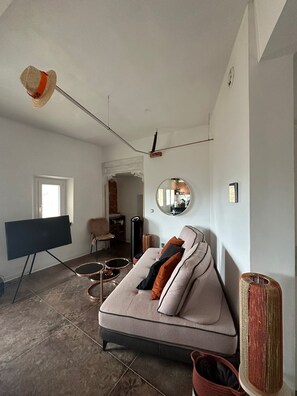Smart TV, books, stereo - Charming duplex and panoramic rooftop in medieval village house (La Cadière-d'Azur)
