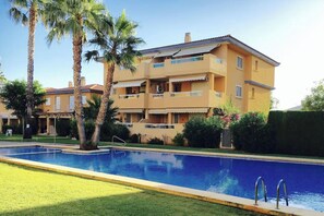 Hồ bơi ngoài trời 