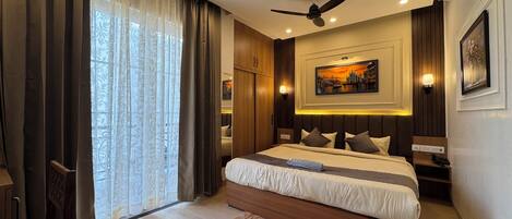 Comfort Room, Balcony, City View