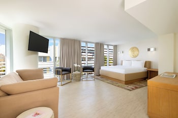 Junior Suite, 1 King Bed with Sofa bed, Balcony (Juliette) | In-room safe, laptop workspace, blackout drapes, free cribs/infant beds at Collins Court South Beach
