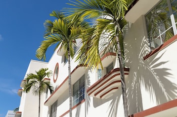 Hotel Exterior at Collins Court South Beach