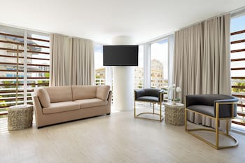 Junior Suite, 1 King Bed with Sofa bed, Balcony (Juliette) | In-room safe, laptop workspace, blackout drapes, free cribs/infant beds at Collins Court South Beach