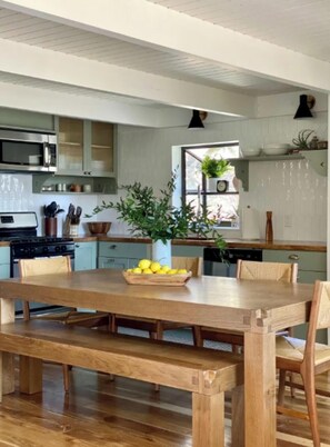 Dining - Rustic modern A frame mountain getaway in Lake Arrowhead (Lake Arrowhead)