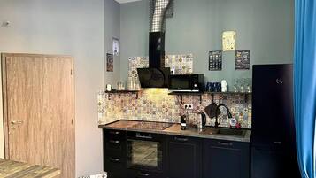 Fridge, microwave, oven, stovetop