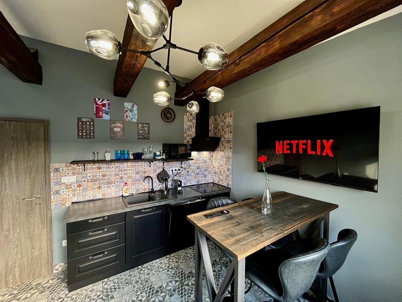 冰箱、微波炉、烤箱、炉灶